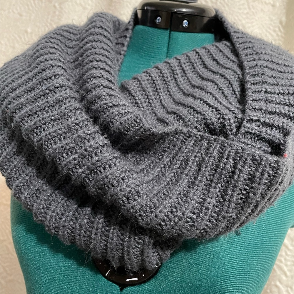 Gray Infinity Scarf - Picture 5 of 8